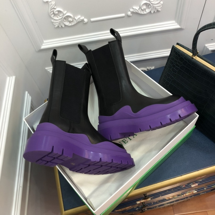 Bo*te*ga ve*ne*ta chelsea tire leather high boot