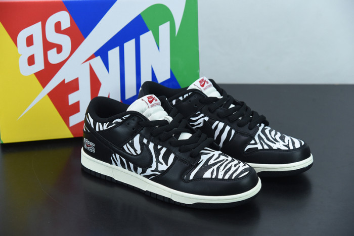 quartersnacks x nike sb dunk low dm3510-001